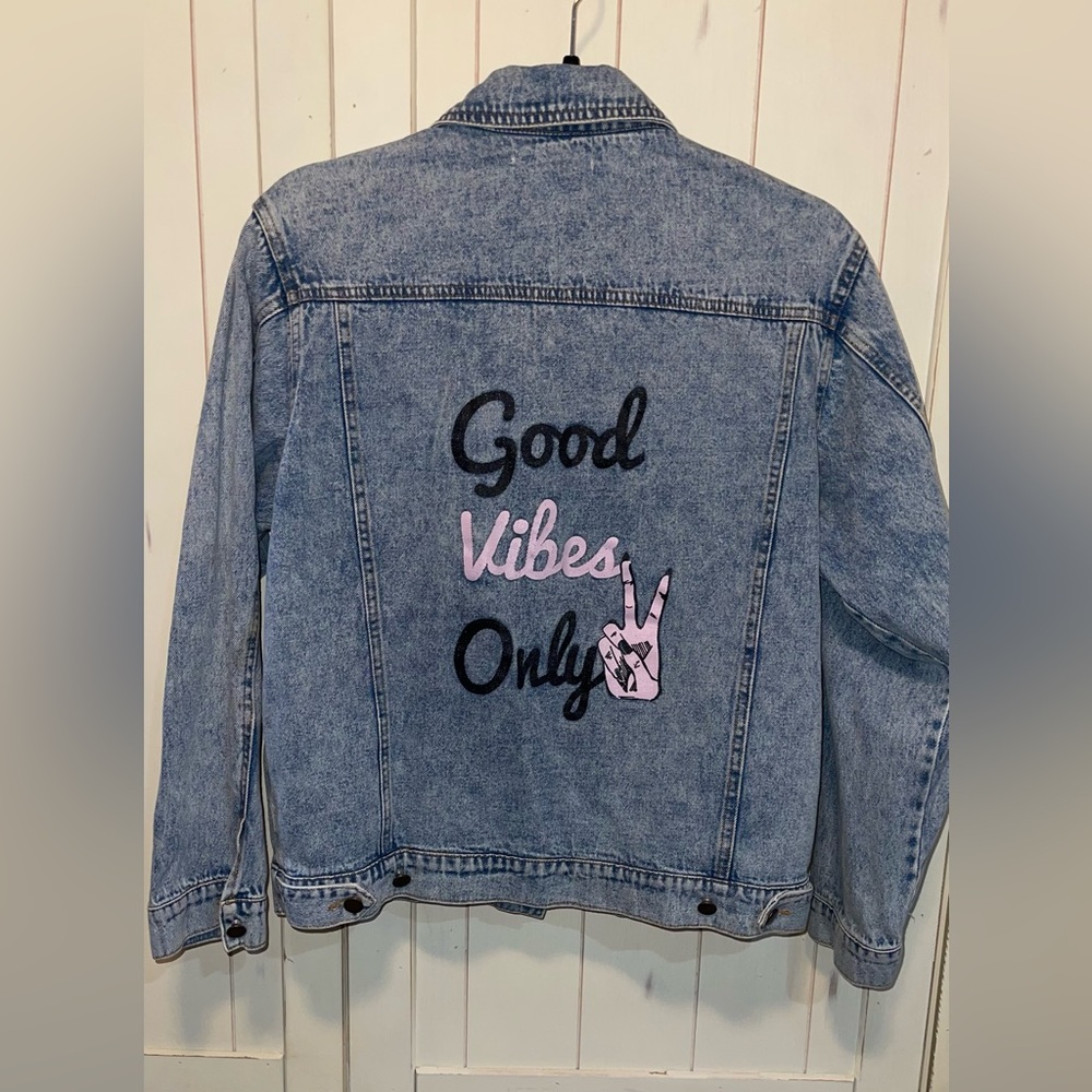 Honey Punch Patch Denim Jacket M Festival  Light Wash Good‎ Vibes Only Peace